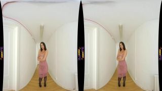 ZexyVR - Holly P - Down The Hall